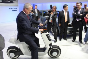 Winterkorn unveils a new prototype for investors in Shanghai.